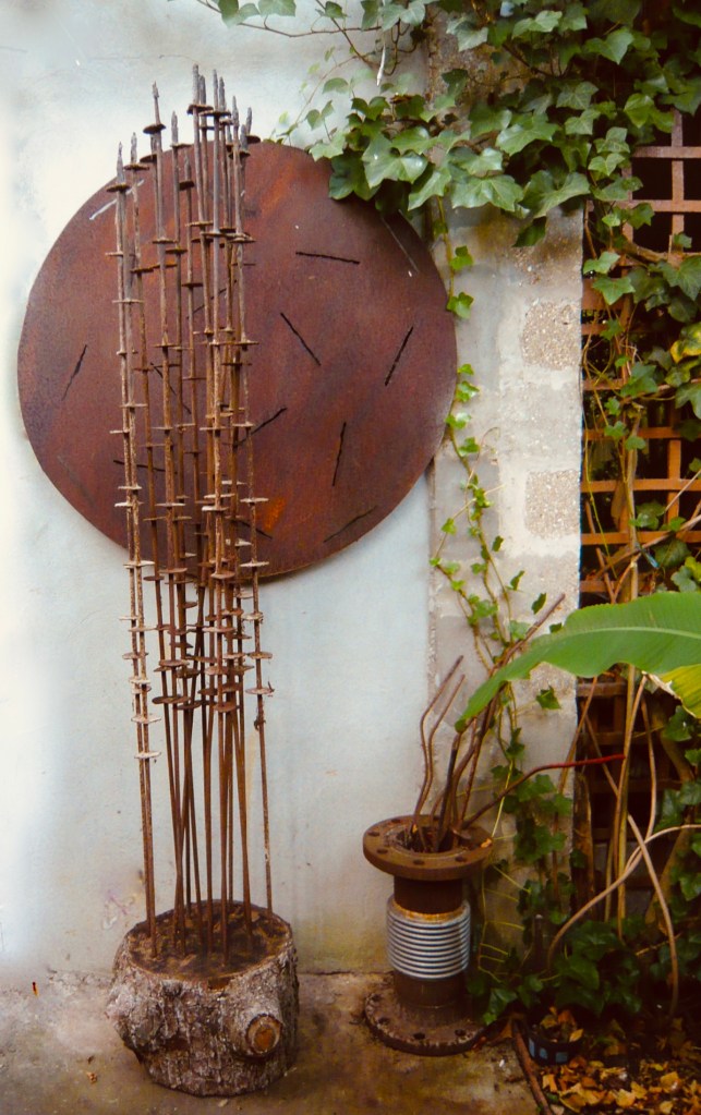 This image has an empty alt attribute; its file name is intense-sculpture.jpeg